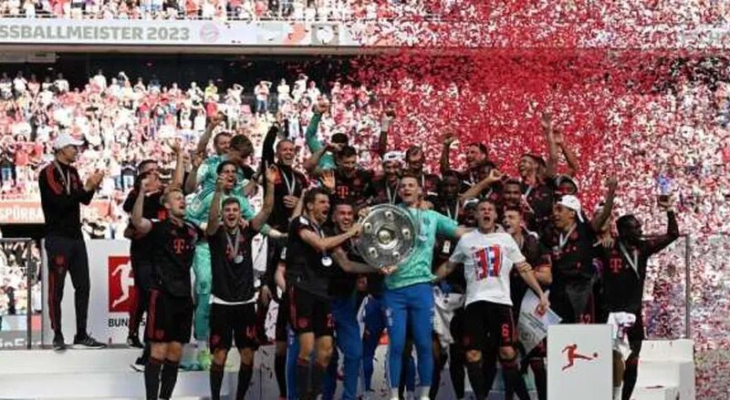 بايرن ميونيخ يفوز بلقب الدوري الألماني للمرة 34 بعد تعثر ليفركوزن أمام فرايبورج