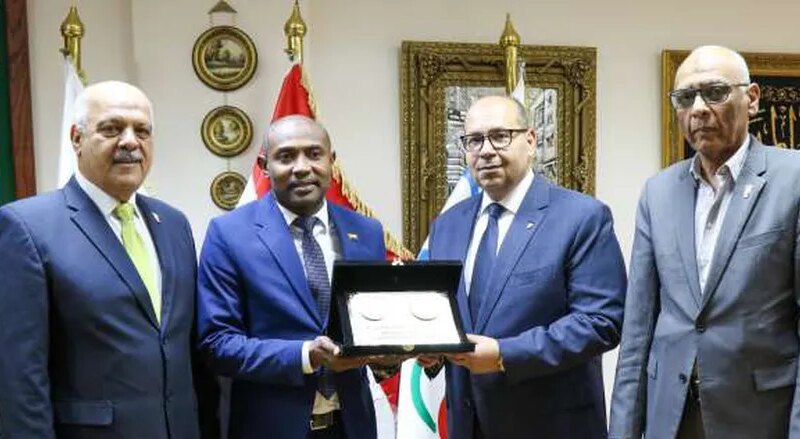 رئيس الأولمبية المصرية يلتقي وفد جزر القمر لتعزيز التعاون الرياضي