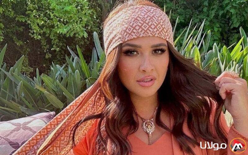 ياسمين عبد العزيز تتألق بجمال ورشاقة في أحدث إطلالة لها